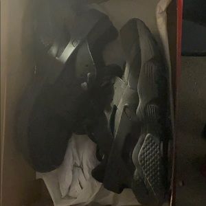 Black Nike huaraches